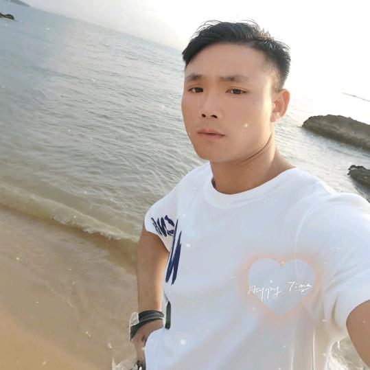 小月旁边走