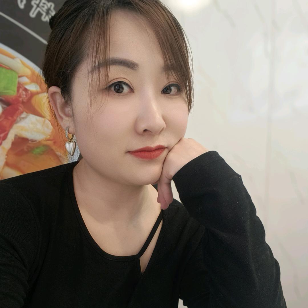 在库尔勒卖椒麻鸡的小姐姐💕