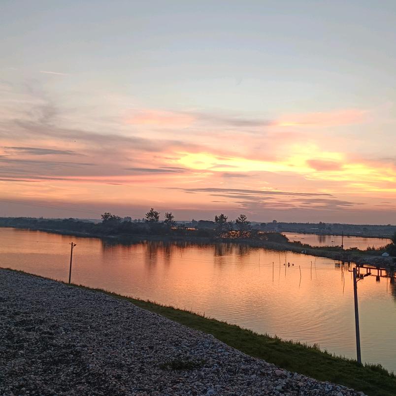 ╭( ′• o •′ )╭☞就是这个人！