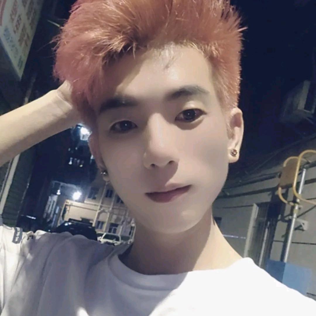 ღ᭄摆摊的男孩᭄ꦿ℘