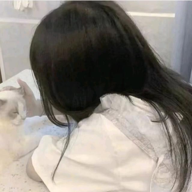 好 困^.💤