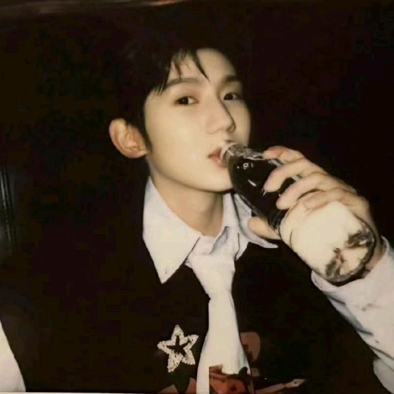 主唱大人ᴿᵒʸ