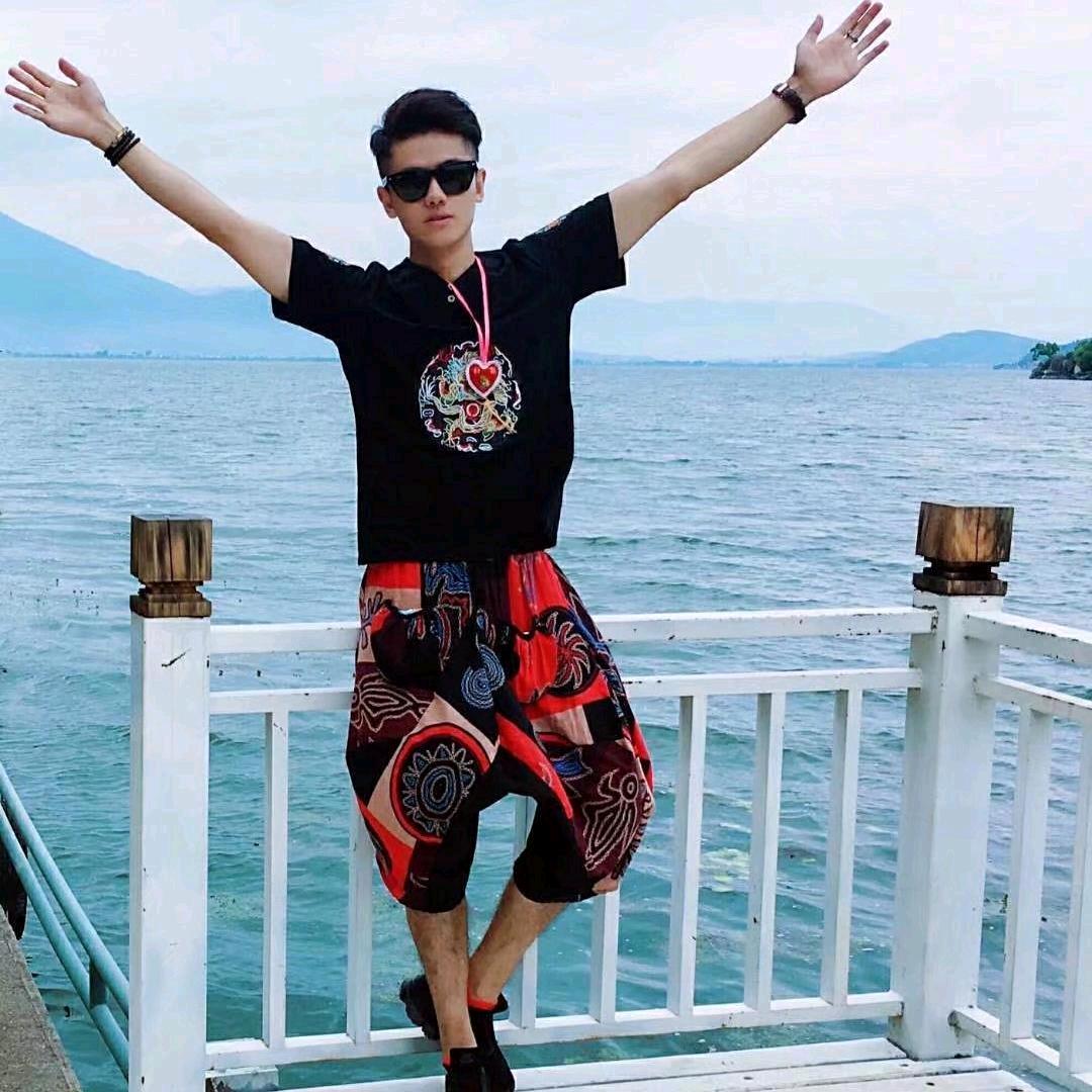 农村孩子张小宝为了生活找富婆