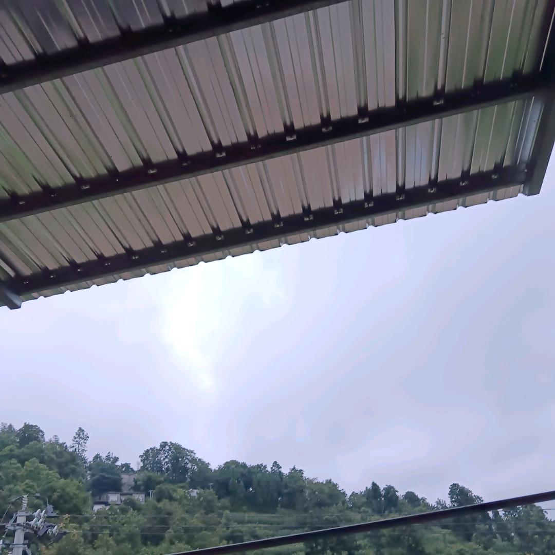 “人”字好写“人”难做，情字好读被情伤。