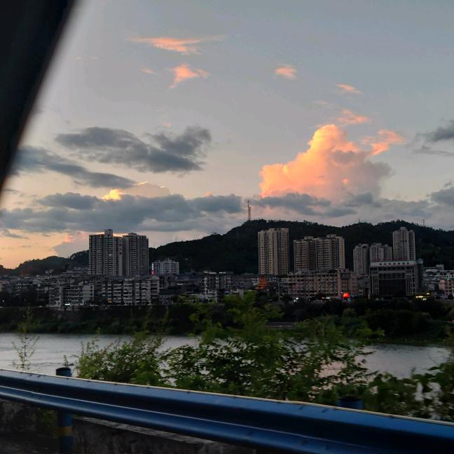 炭烧五花头像