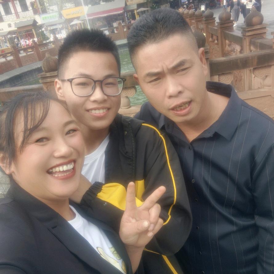 绥江县，修车妹，专业维修各种重型机械，