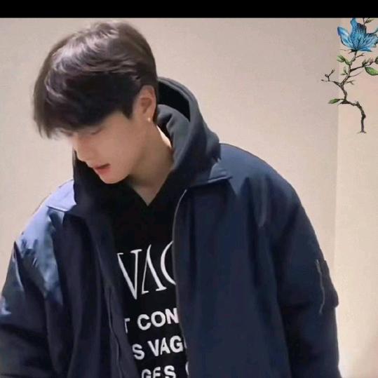 依一(◍•ᴗ•◍)❤