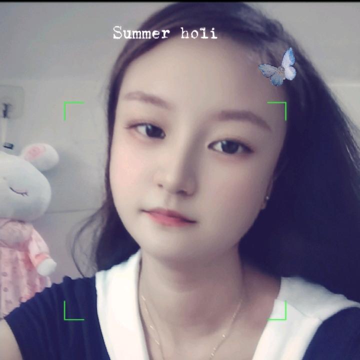 👨‍👩‍👧‍👧街角，依然笑