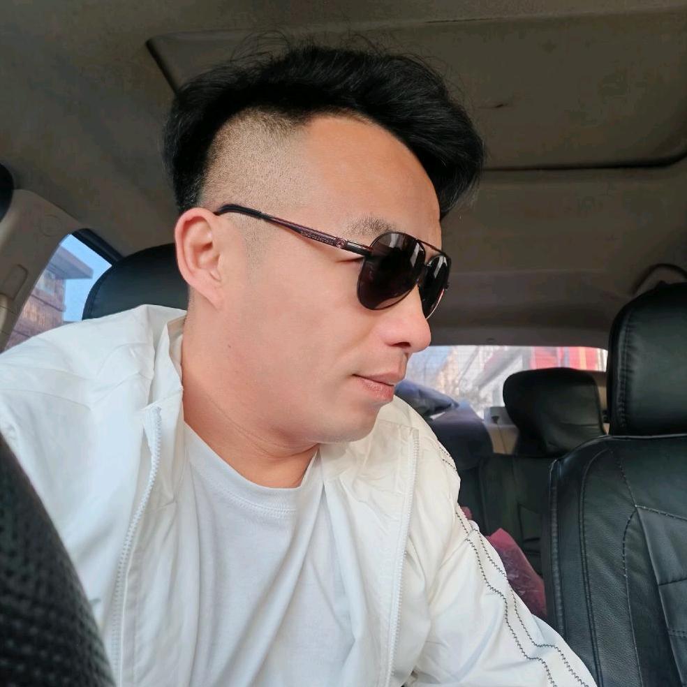╭(╯毅哥哥╰)╮