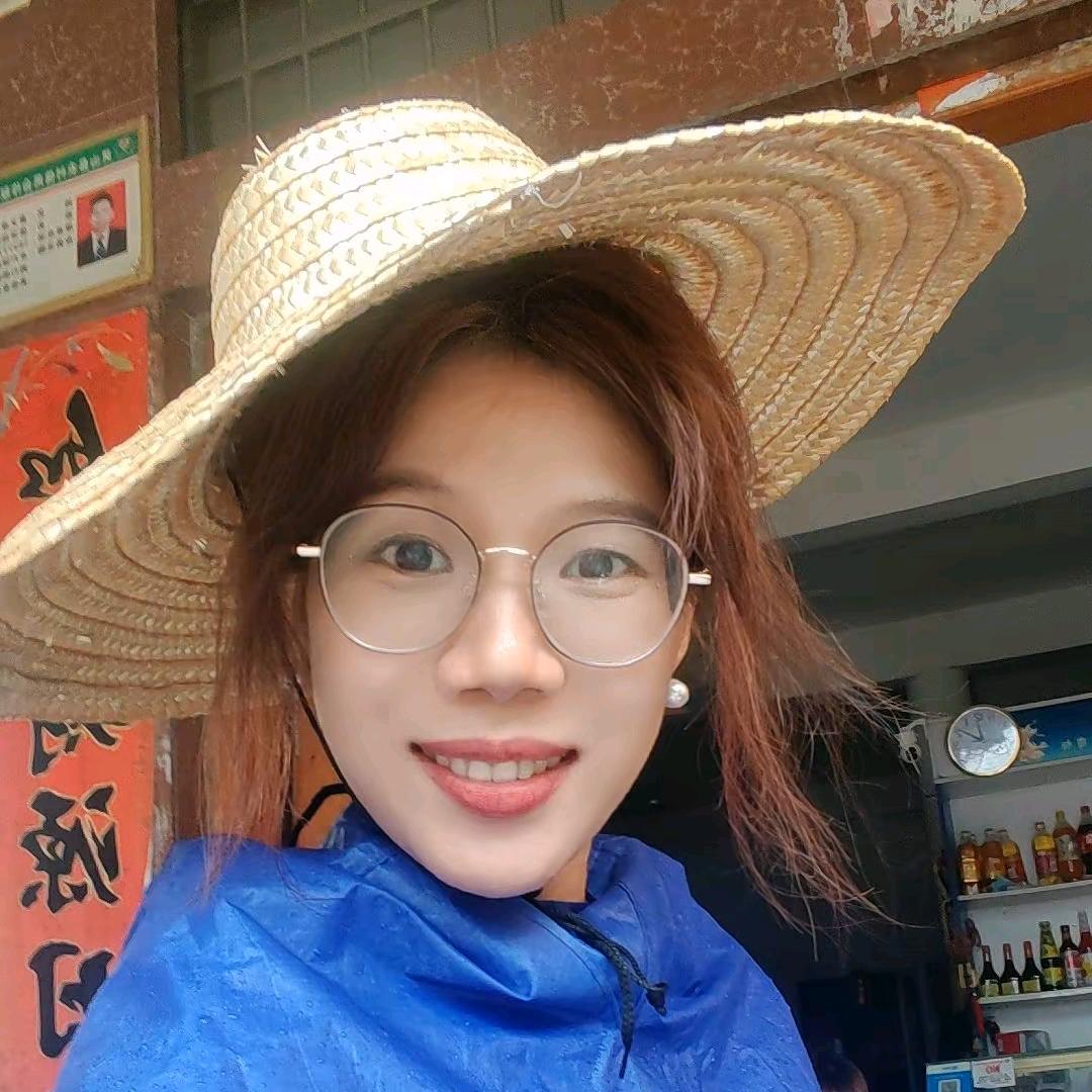 广西灵山平山镇里村支书（梁素玲）