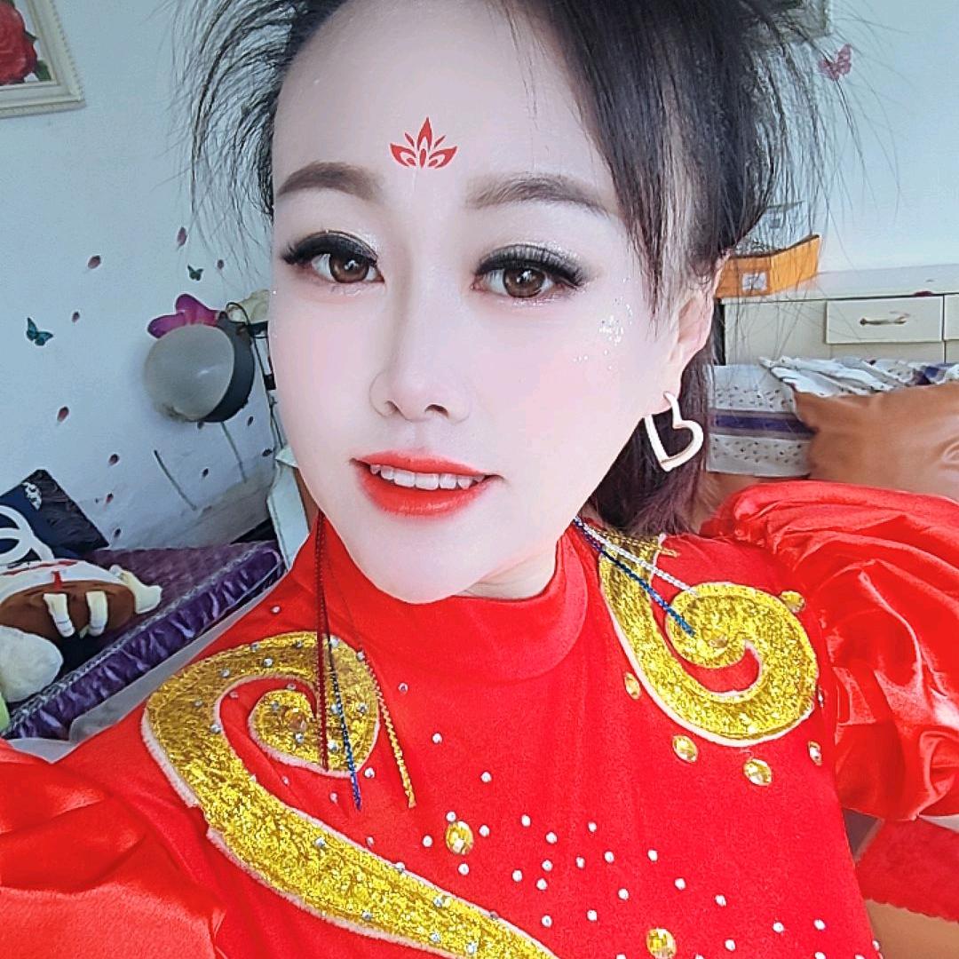 美丽箴言云霞:（红红火火锣鼓队）