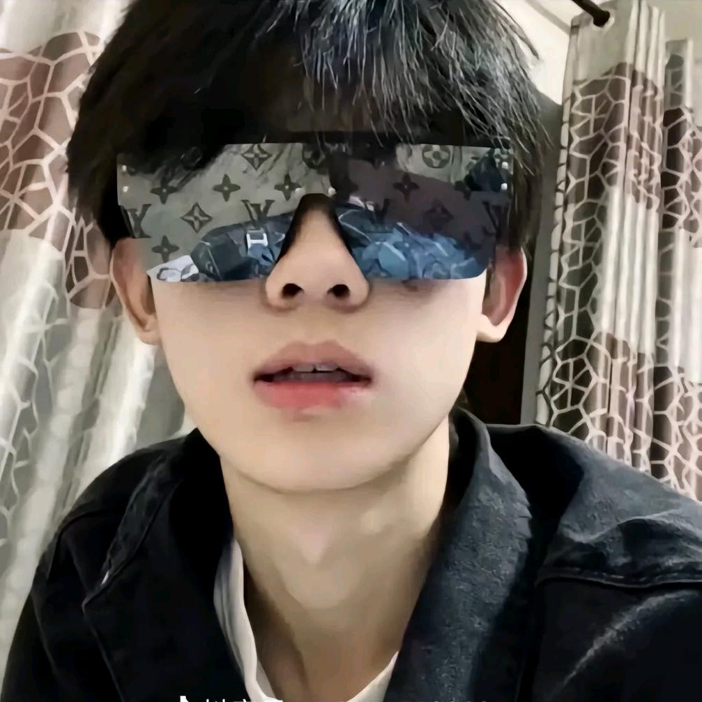 摆烂小鱼头像