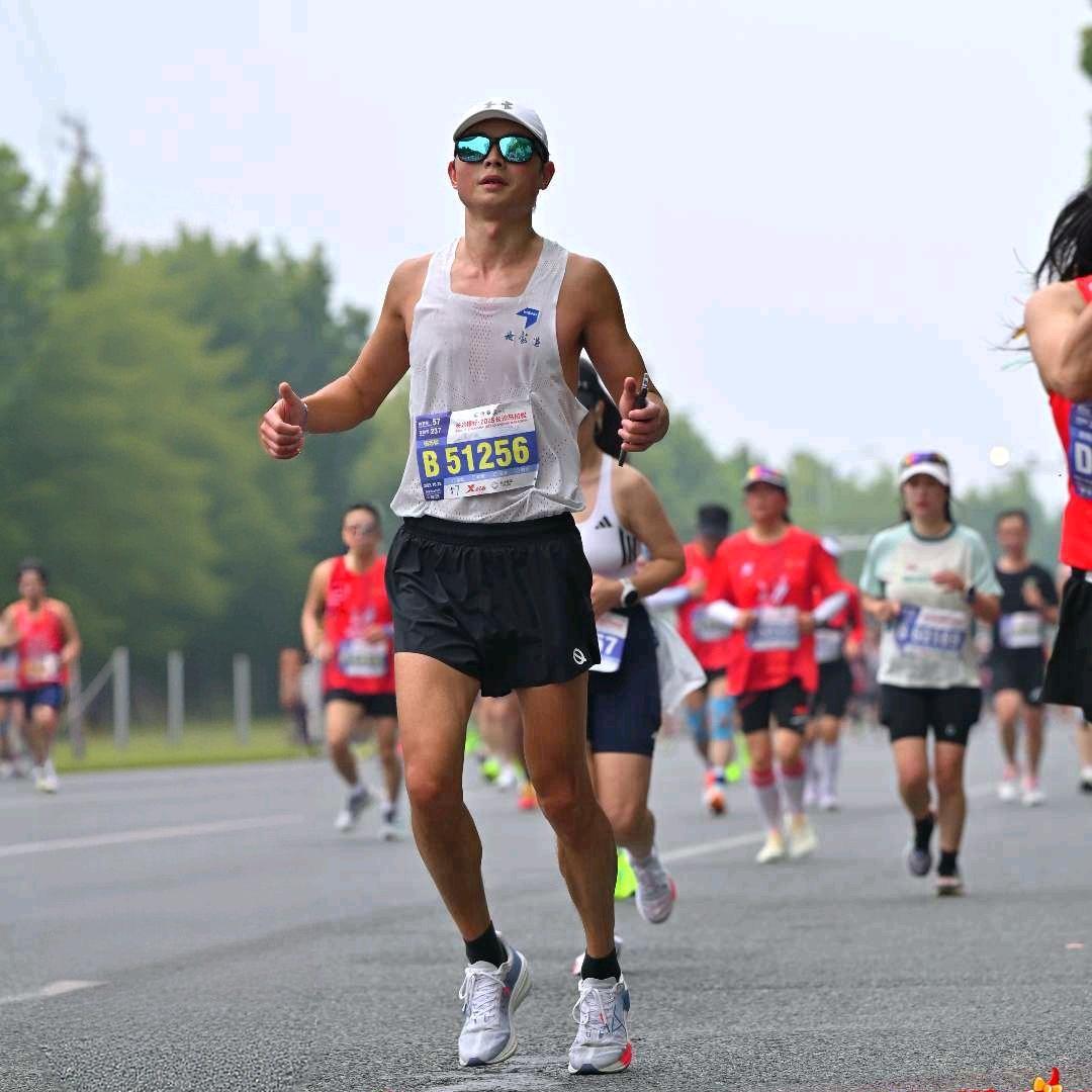 爱跑步爱健身的杨