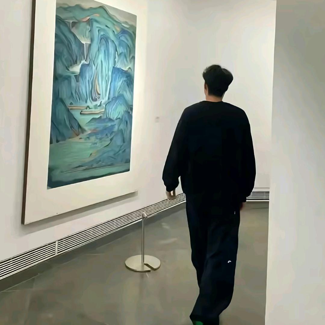 秋芷.