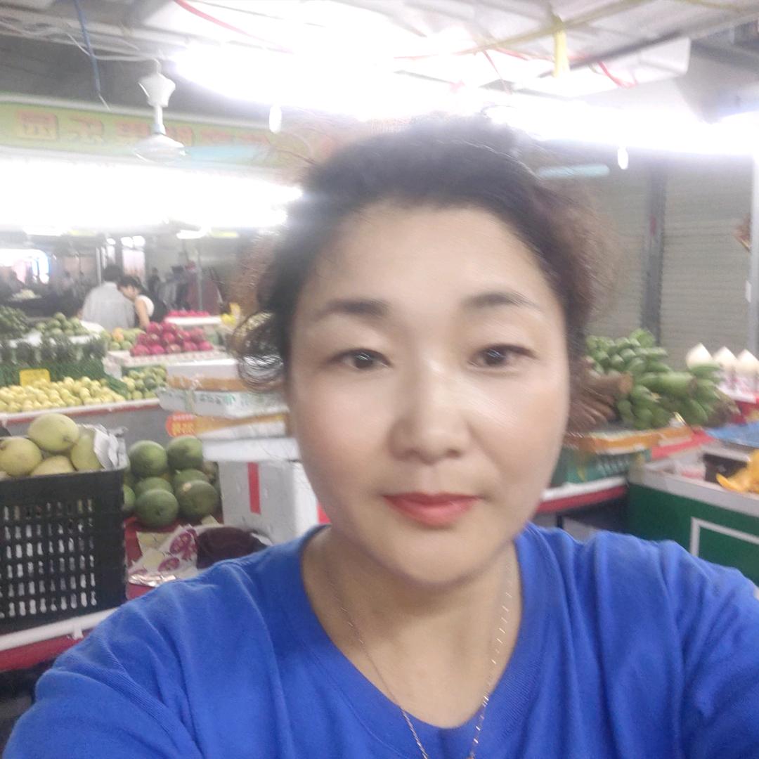 东北傻妞在海南卖水果