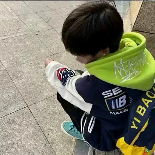 我會手捧鮮花 为你而来.