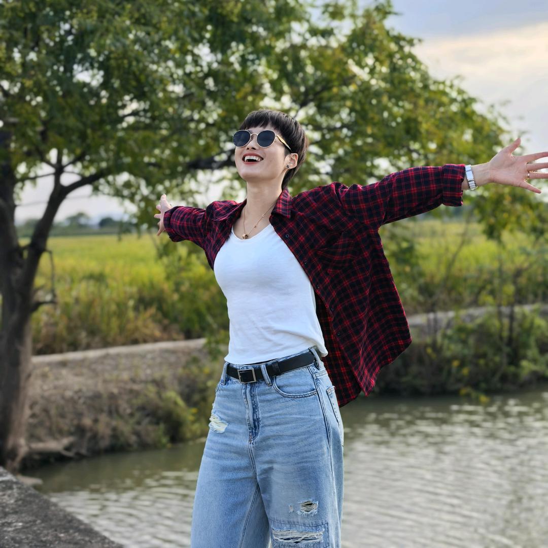 伟丽·在谢塘开了个中介