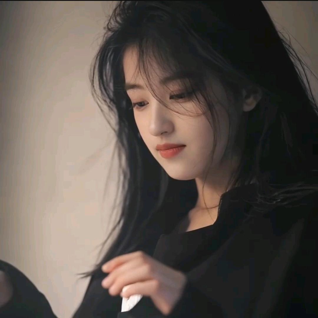 上官燕.