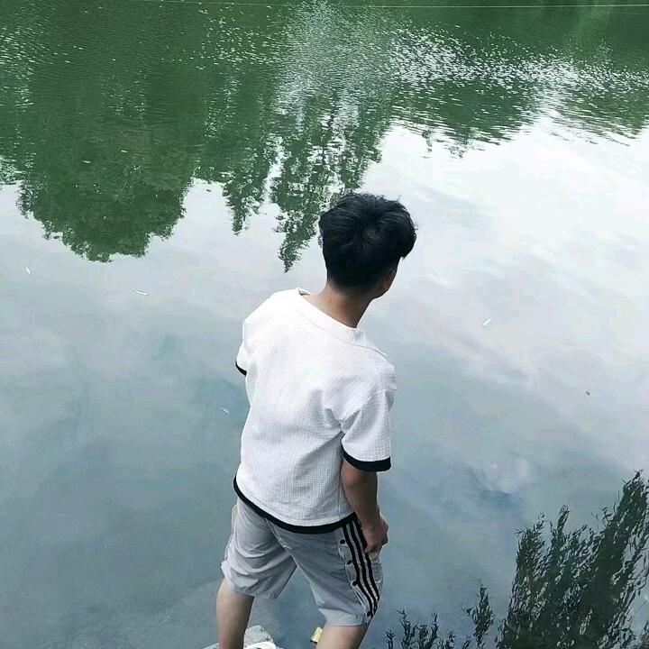 ＠小斌有一个夢$