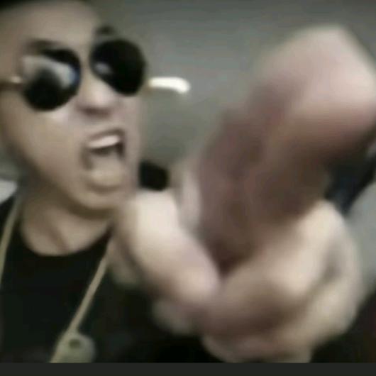 发现女朋友是女同伤心出轨结果叫到小三