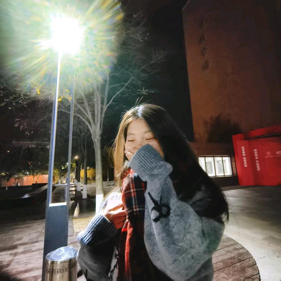 象牙塔里的青黛