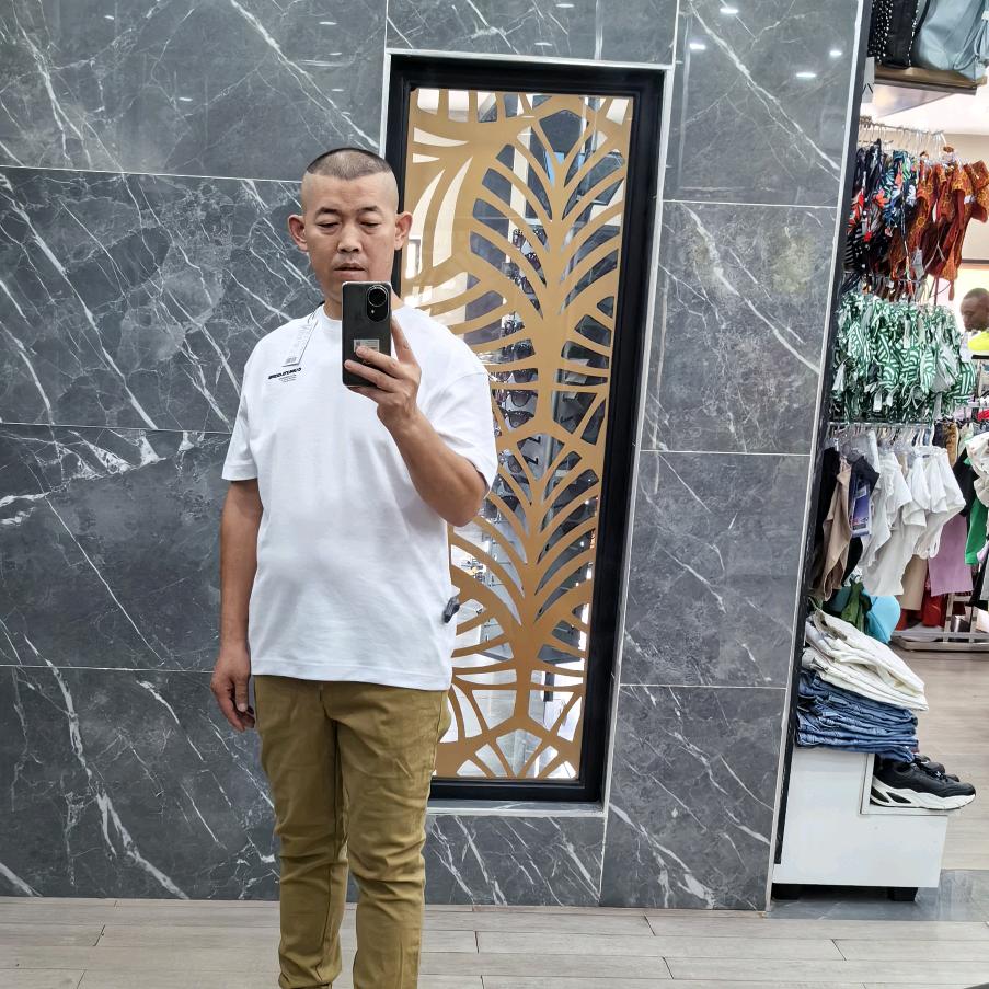 人在非洲工作