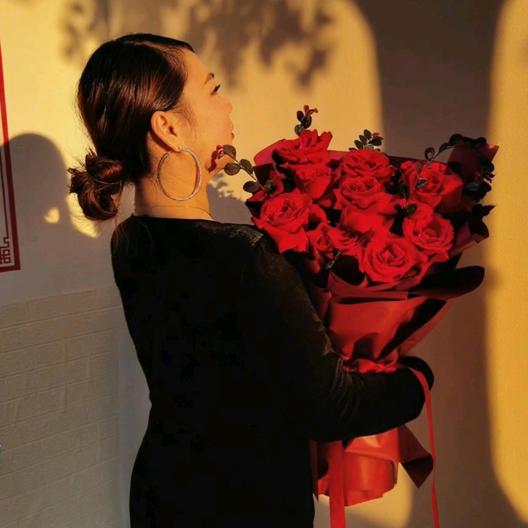 伊芸美业（纹绣，美容.美体）