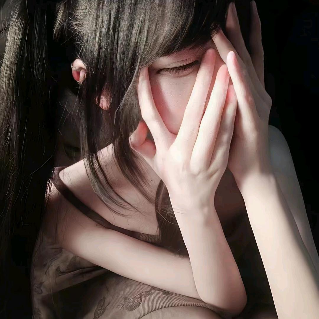 秦煜.