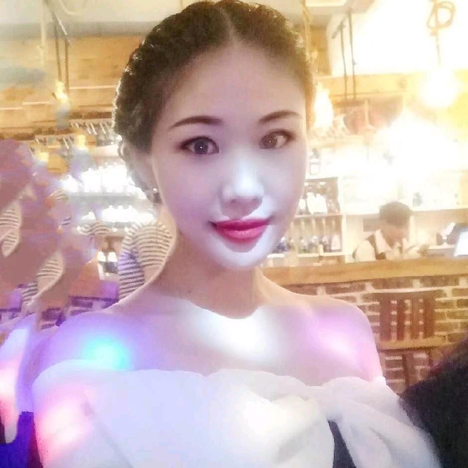 总裁夫人摆摊卖烤肠给员工发工资