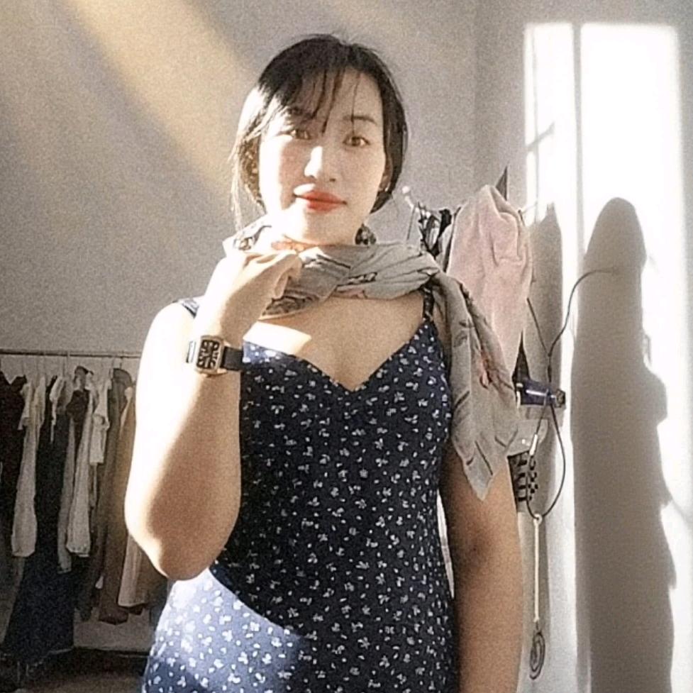 倩             .