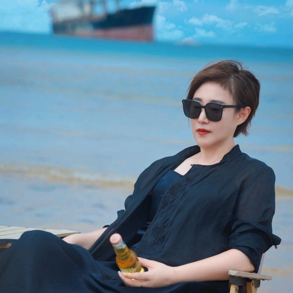 佳木斯嘿宝莱高端女装折扣+赛玛施女装折扣
