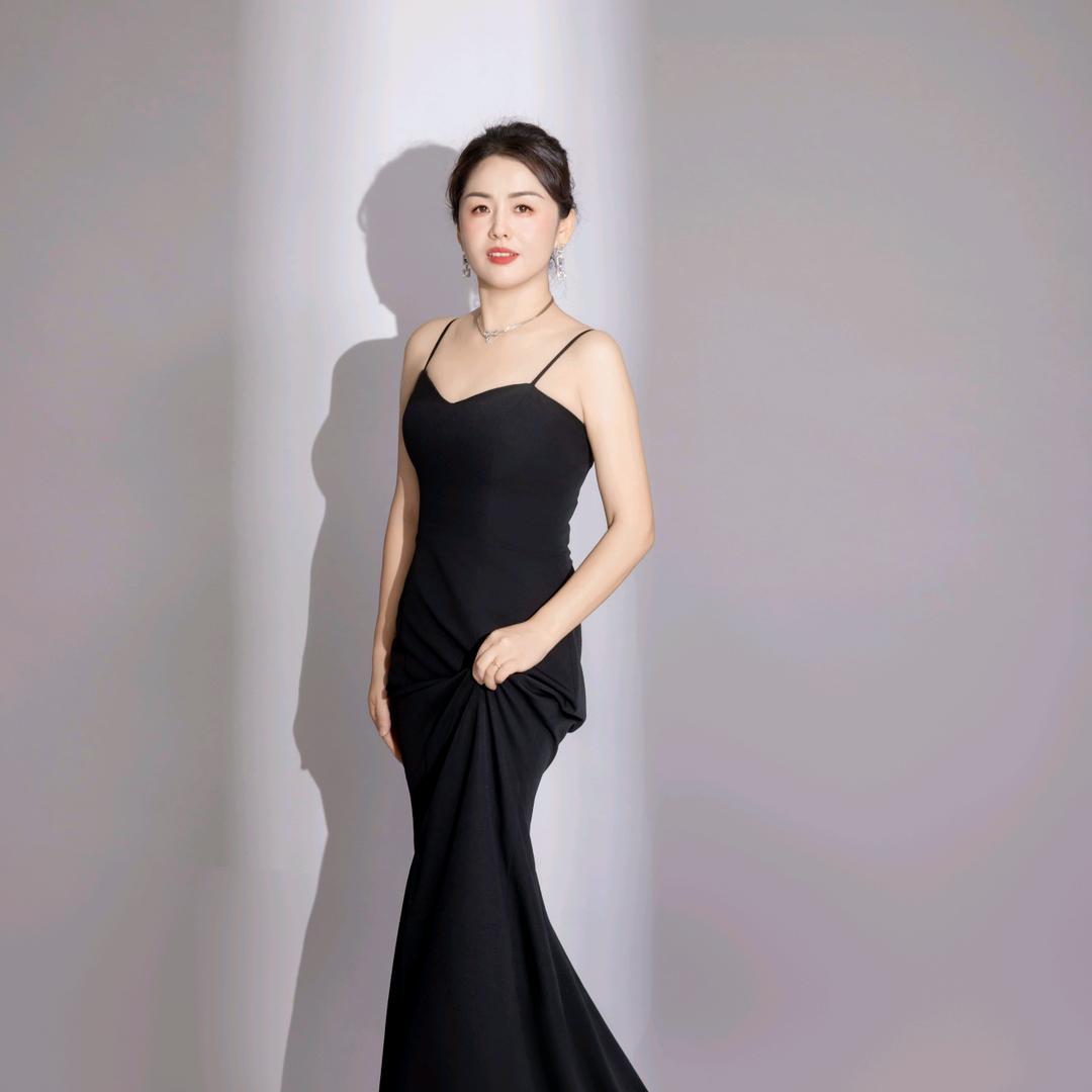 每龄国际燕子奶咖+服装