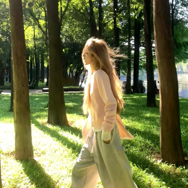 花蓝蓝（经贸学姐）