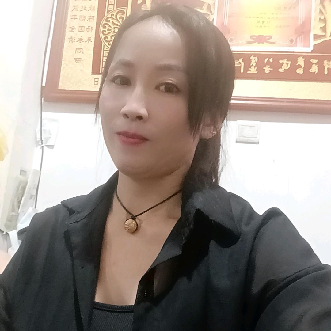 受伤的玫瑰等浇水