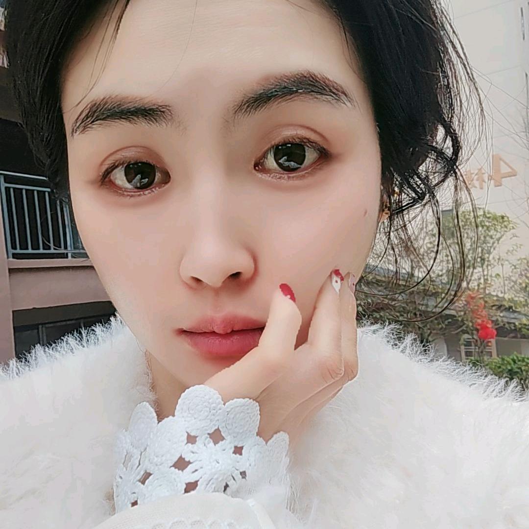 燕子💄小酒窝