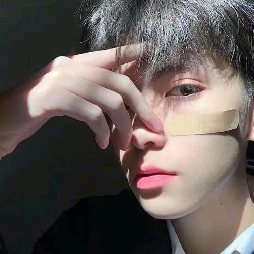 光吻过晴窗