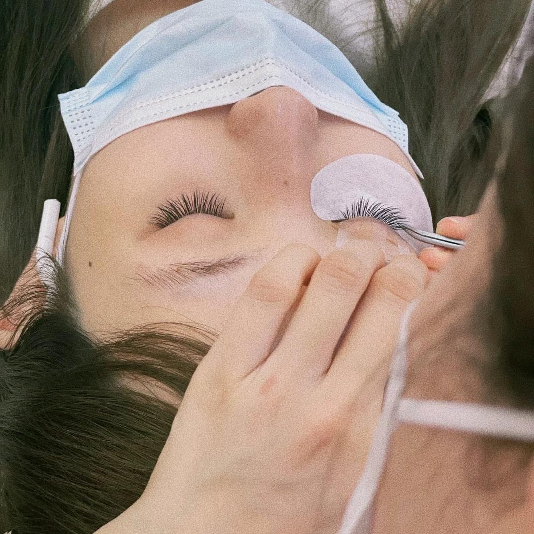 大兔眼眨毛