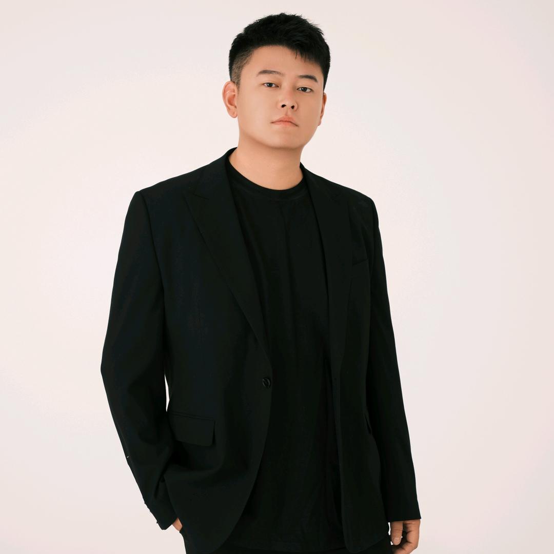 小曹.