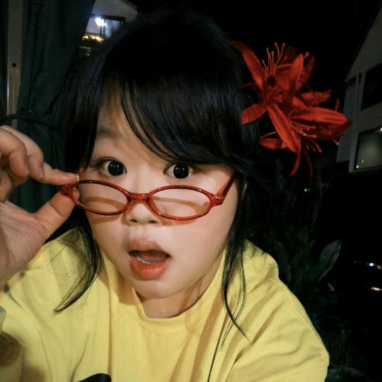 忆yì荌àn珀pò莹yíng.