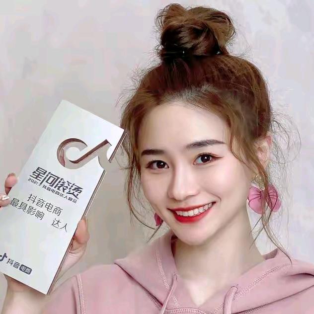 邱莹莹（时尚衣橱）