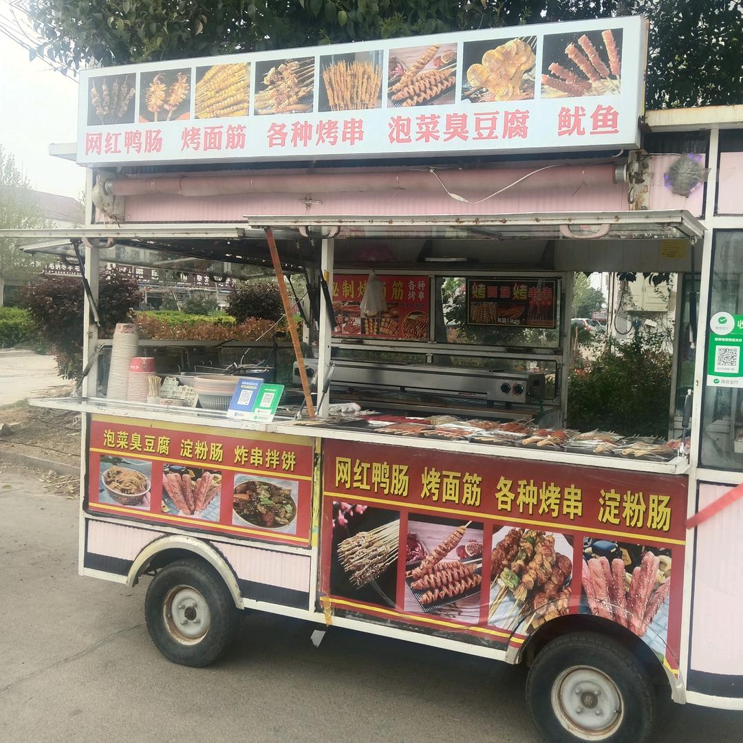 肖云社区路口强子烤串