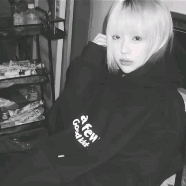 y7