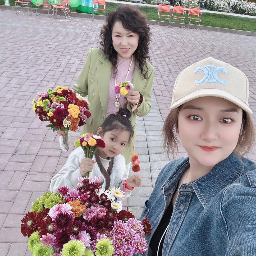 沙湾桂芝生活馆＿婉甸服装品牌