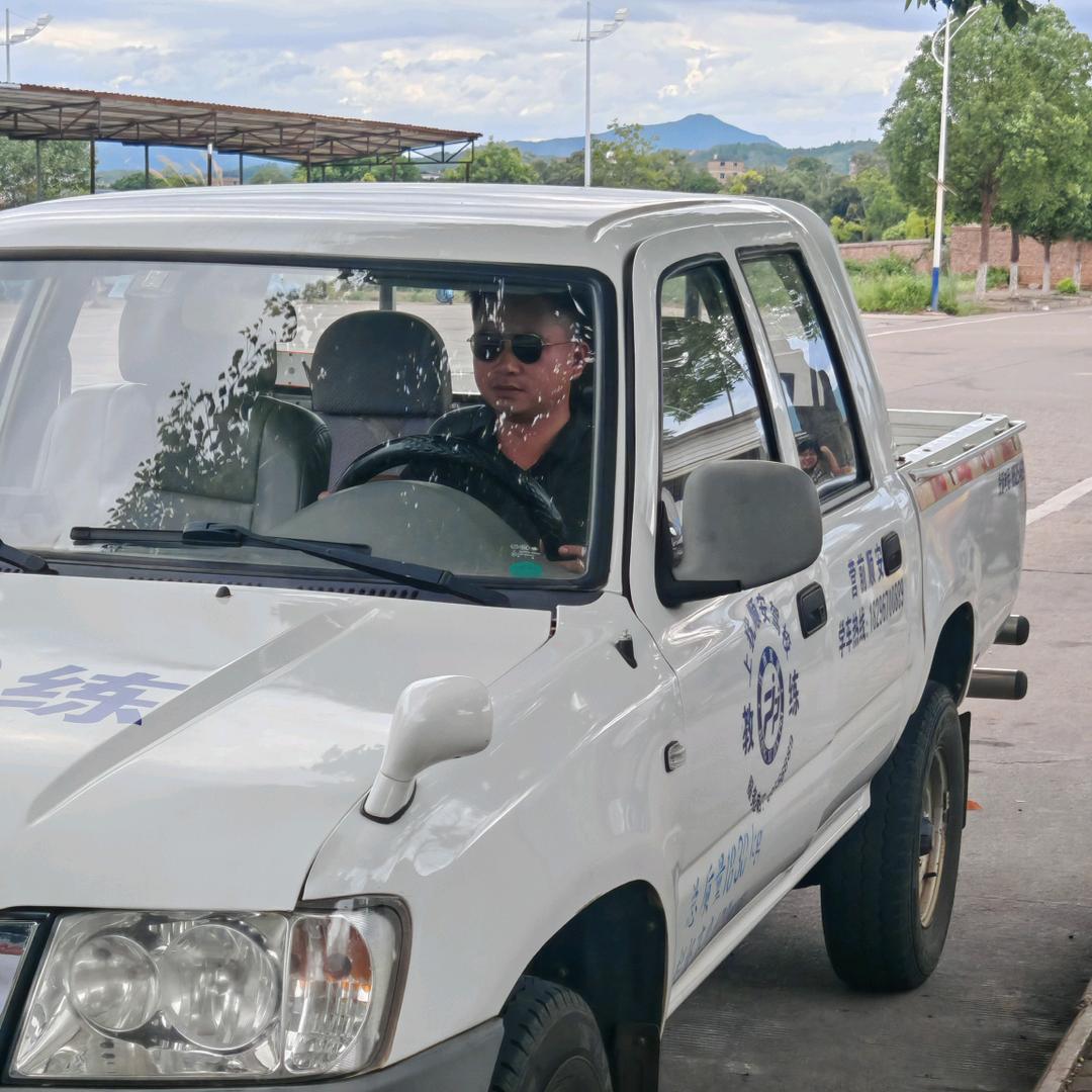 上犹顺安驾校刘教练