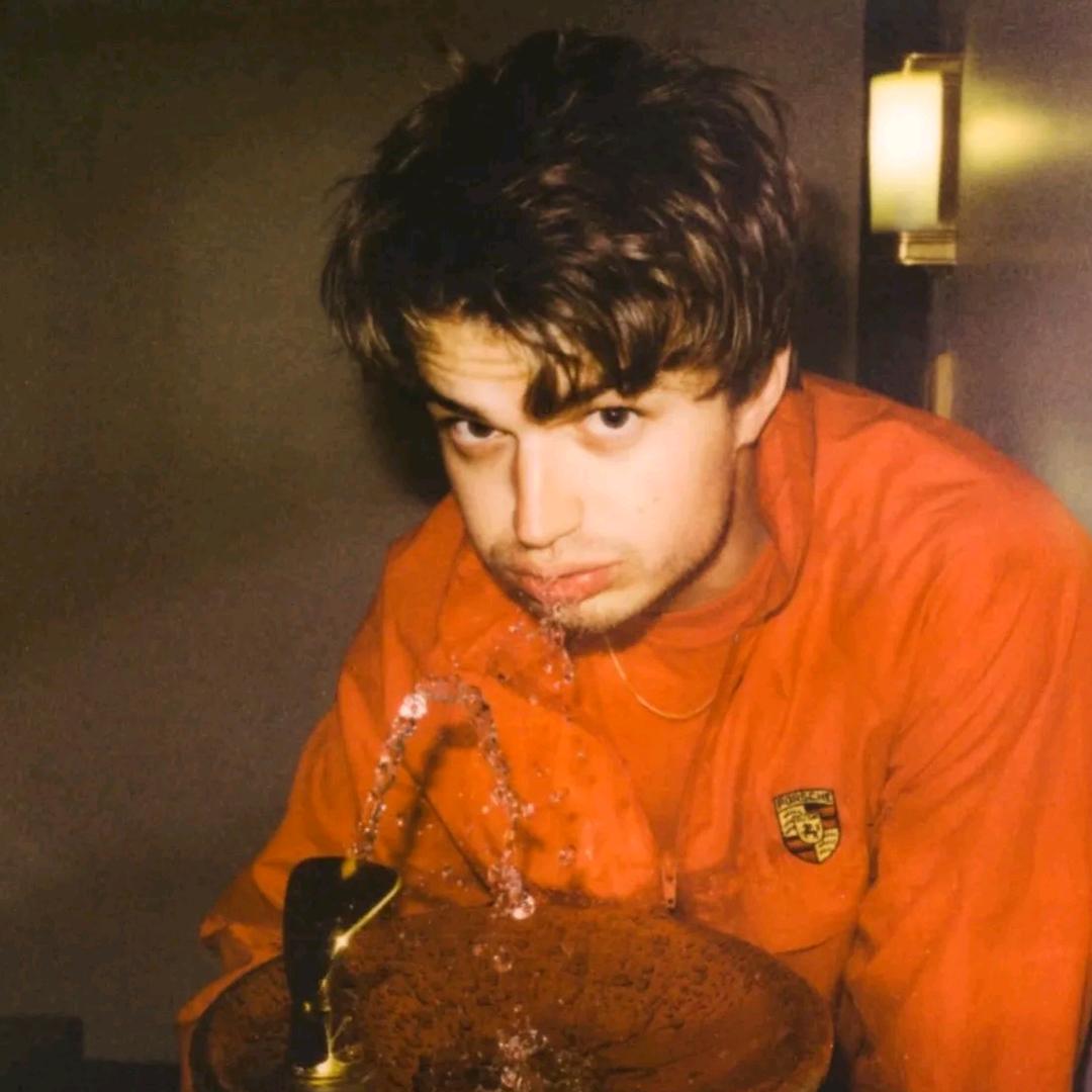 Hq.