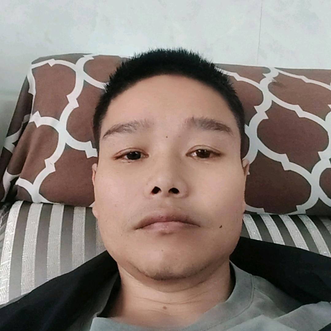 骑着雅迪打螺丝的单身农民工