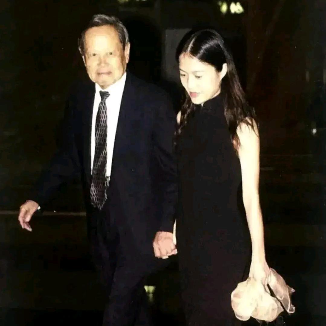 回首半生都是伤