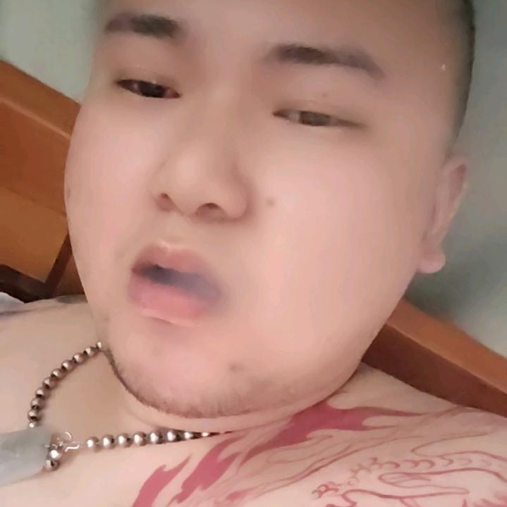 阿龙🐲心不狠站不稳