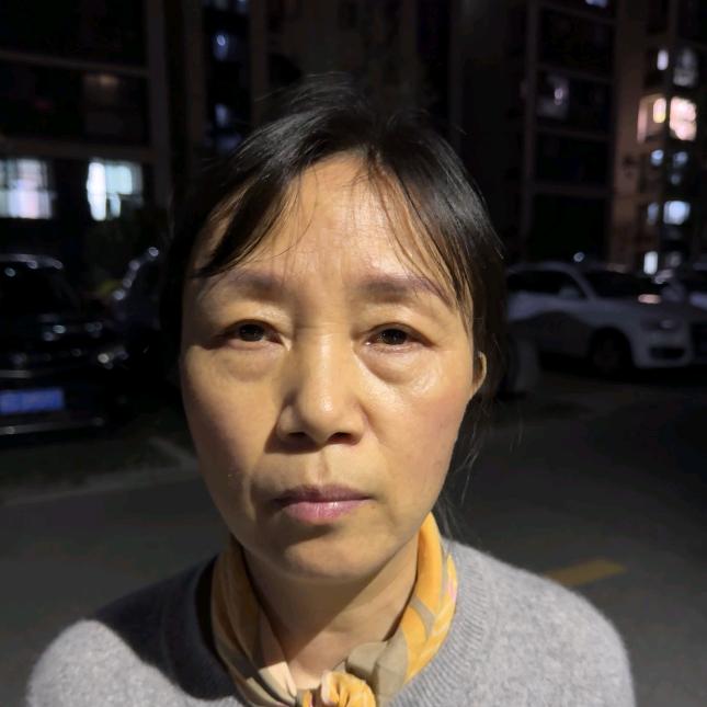 大大的眼袋