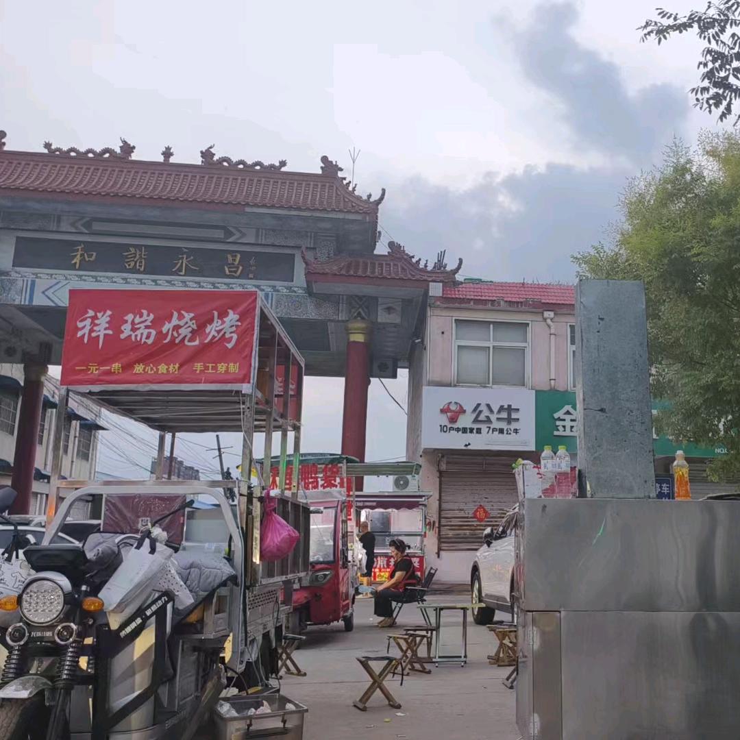 99年小伙裸辞摆摊卖烧烤